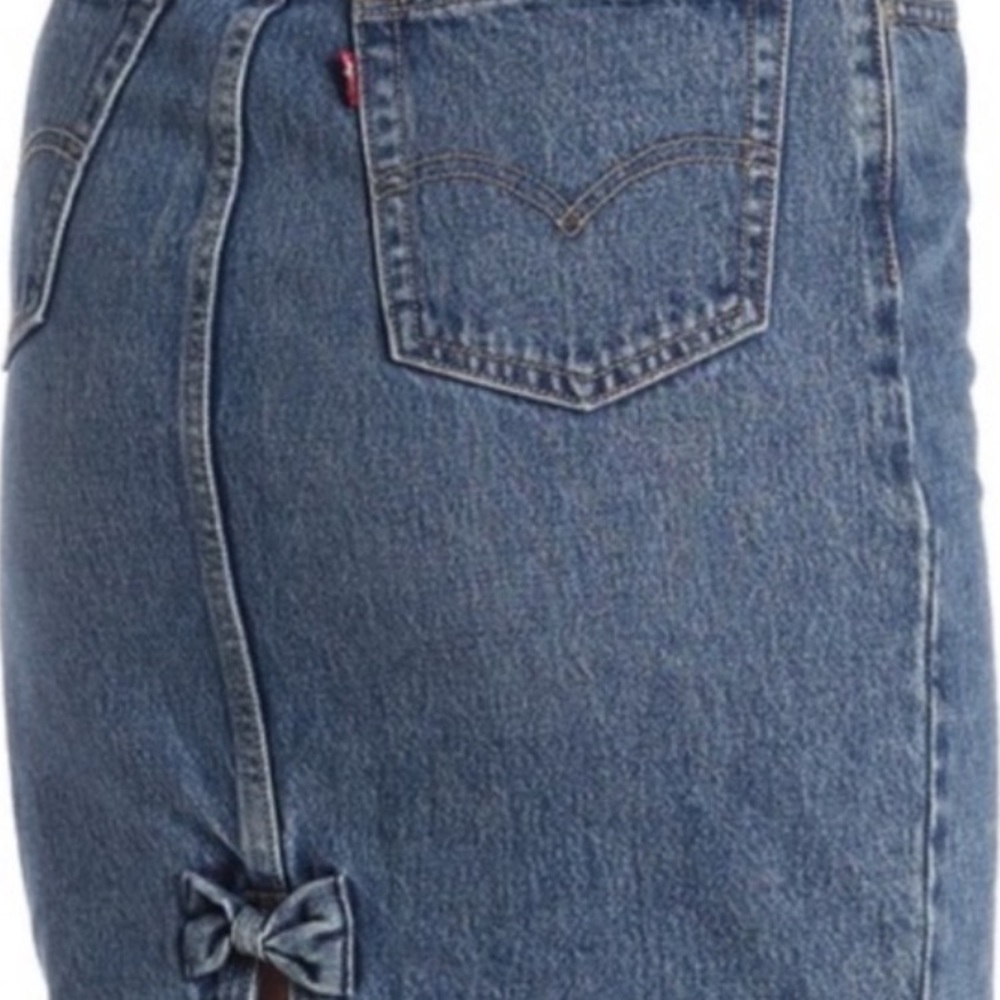 BNWT Levi’s Denim Pencil  Skirt